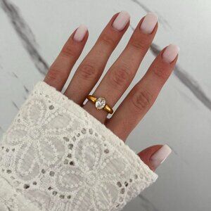 Sku:0284 vintage style gold ring with white zircon stone made of stainless steel